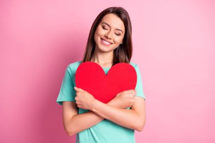 推し活をする女性